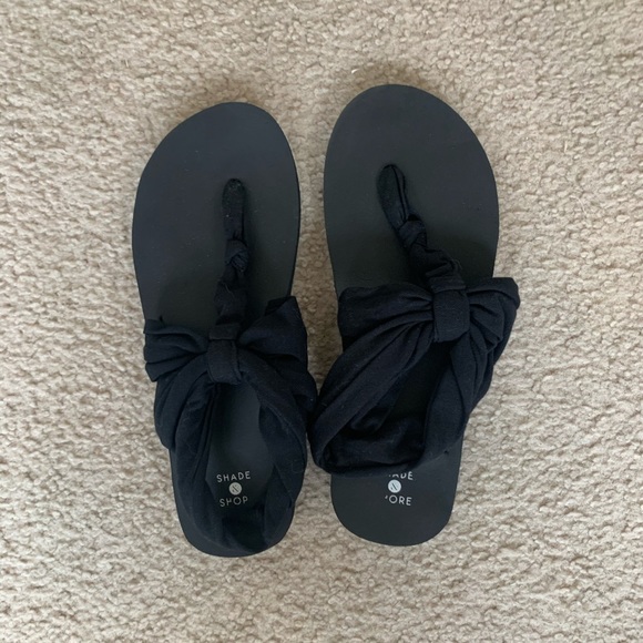 Shade and Shore sandals - Picture 1 of 2